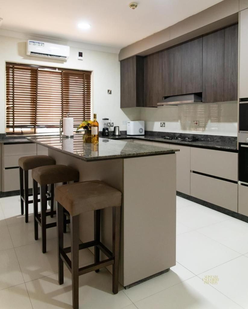 Metro Apartments Лагос Екстериор снимка