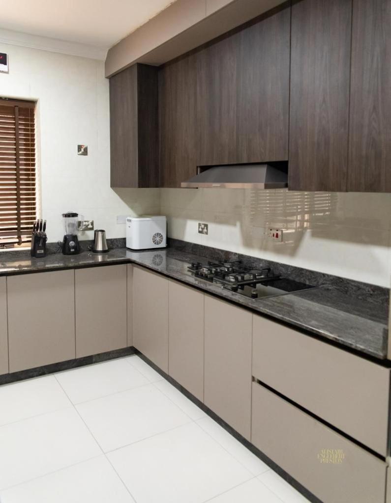 Metro Apartments Лагос Екстериор снимка